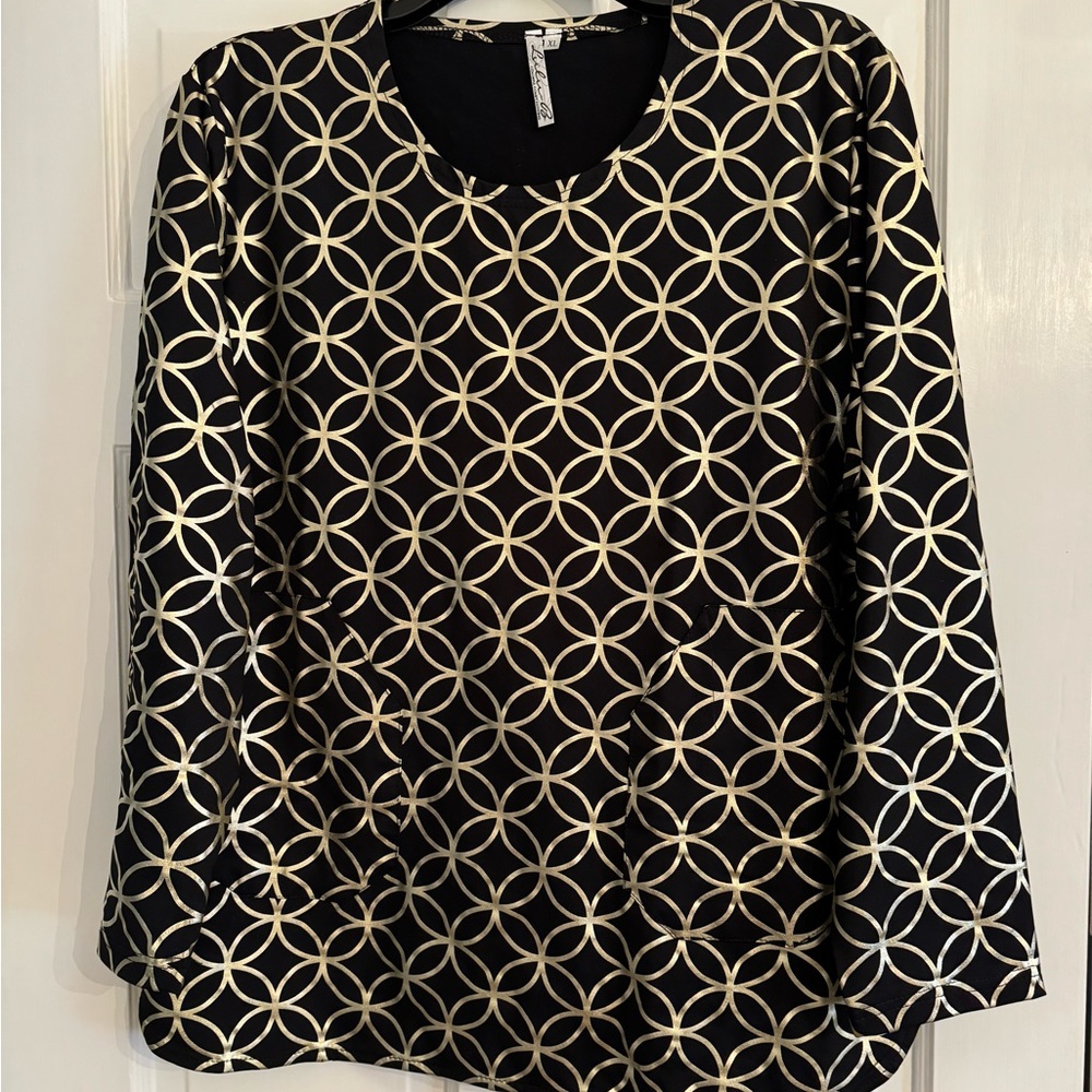 Lulu B Top - Beautiful - Black & Gold with Pockets
